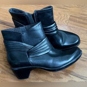Clarks Elegant Black Ankle Boots with small heel Women’s size 8.5 like new